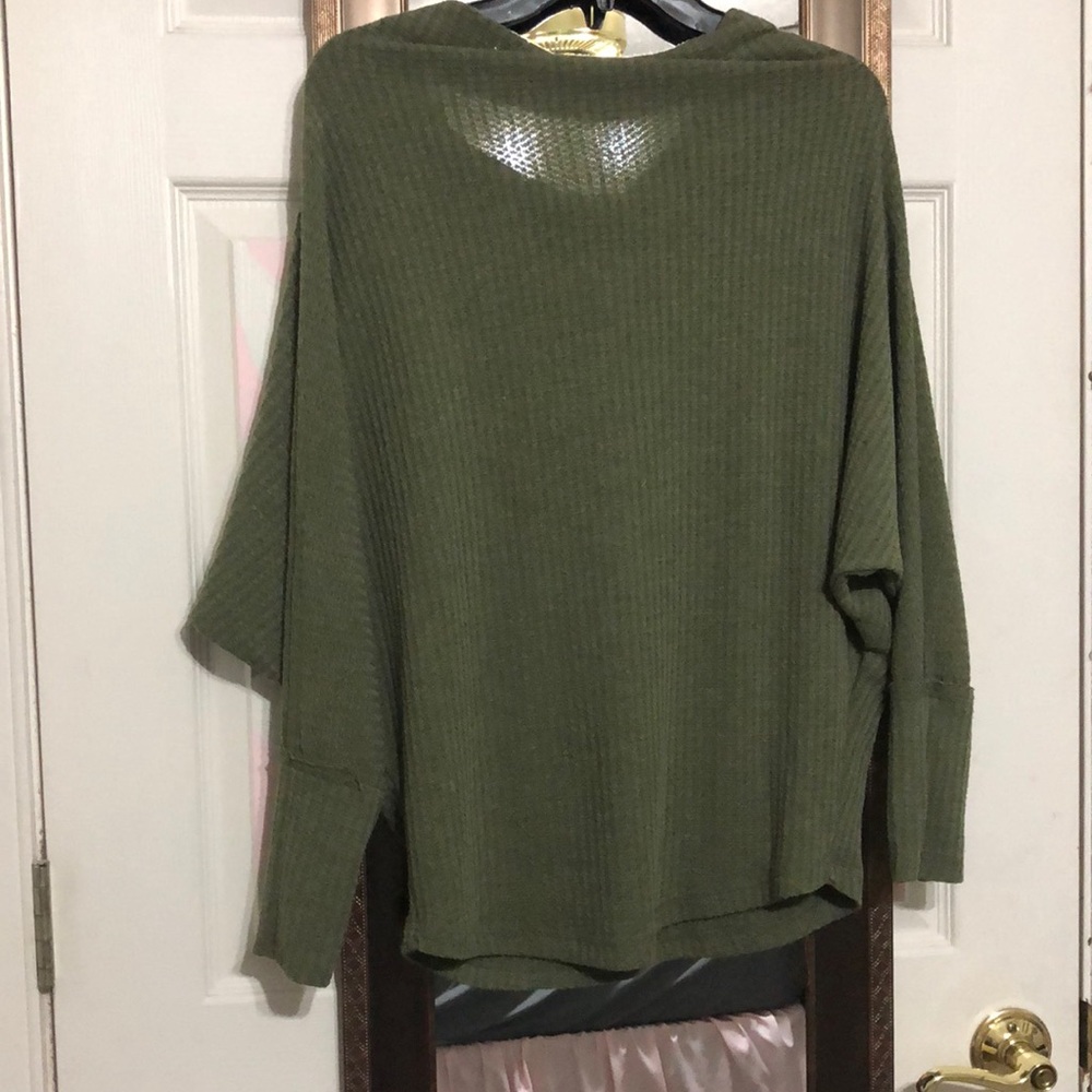 Green butterfly sleeve top